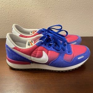 Women’s Nike vintage look sneakers size 10